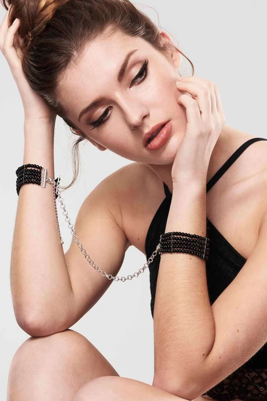 Bijoux Indiscrets Black Plaisir Nacre Cuffs Elegant Pearl Bracelet