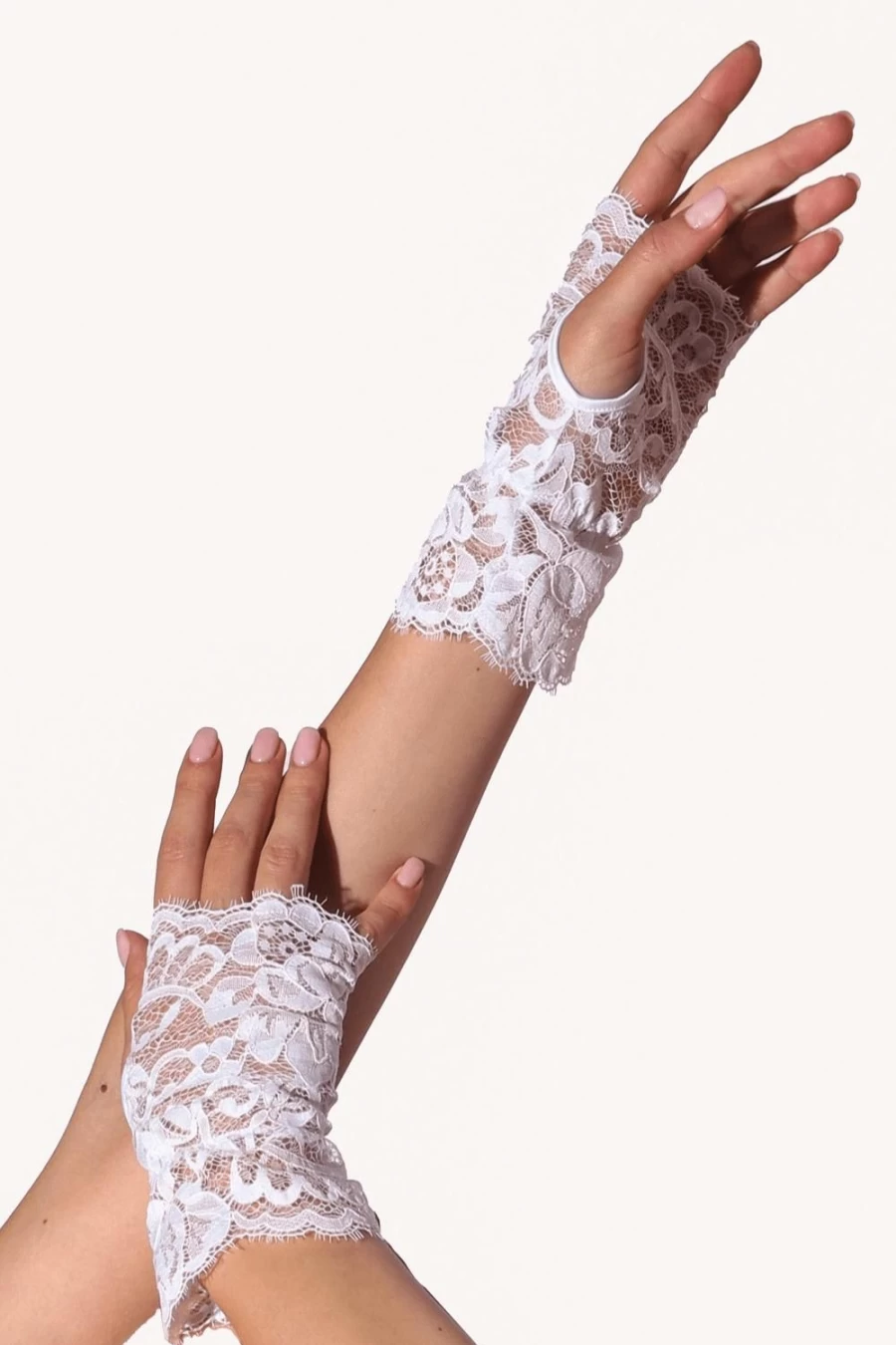Prelude White Marlene Gloves - Elegant Women's Winter Gloves for Style & Warmth